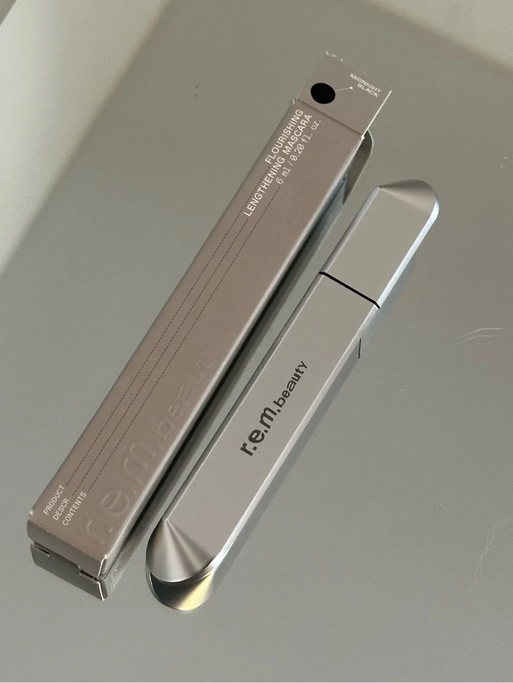 r.e.m. beauty - flourishing lengthening mascara - midnight black